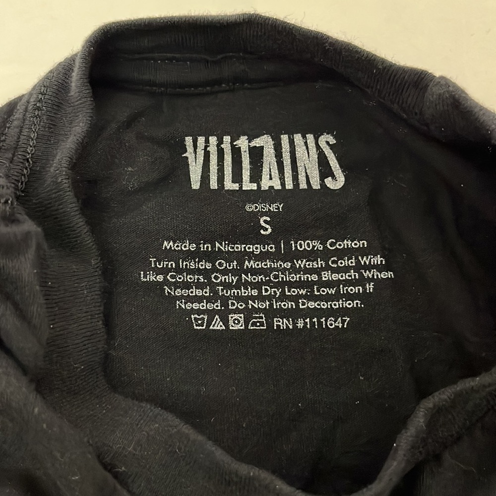 Disney Villains Evil Queen's Poison Shop t-shirt womens sz small BoxLunch - Picture 3 of 5